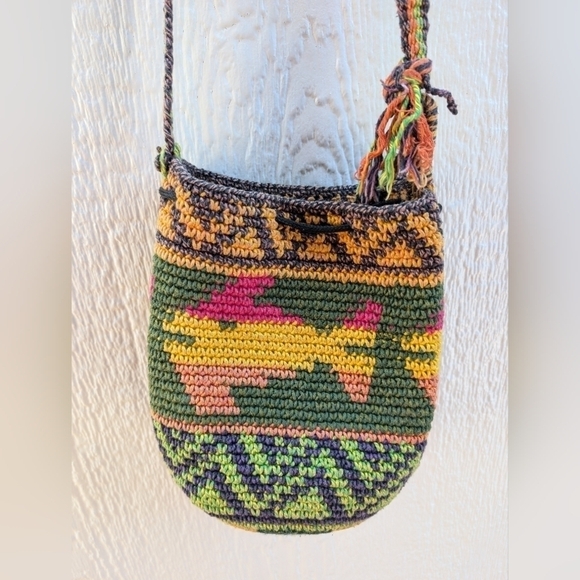 Crocheted Wayuu Mochila Multicolor Rainbow Crossbody Bag Wearable Tribal Art - Picture 4 of 4